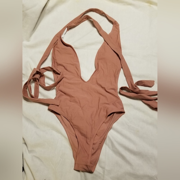 NWOT ADJUSTABLE WAIST Sexy plunge wrap strappy one piece SMALL - Picture 3 of 8